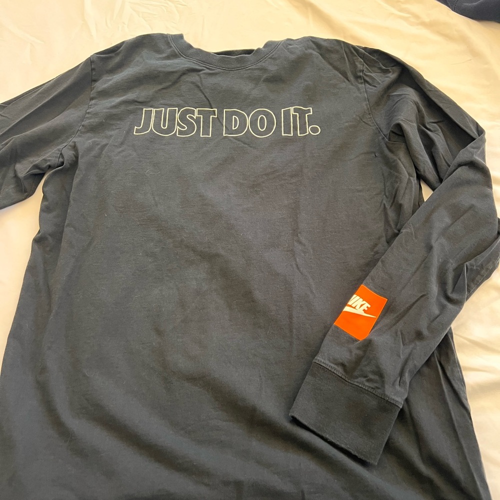 Nike Men's Dark Gray Long Sleeve Tee